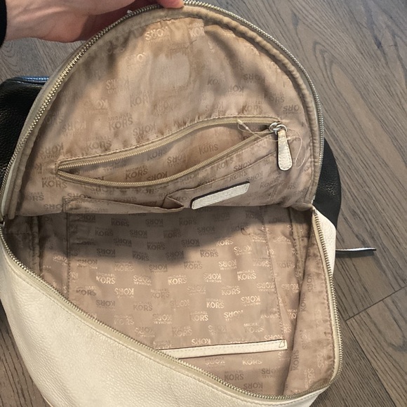 Michae Kors Backpack White + Black - Picture 3 of 4